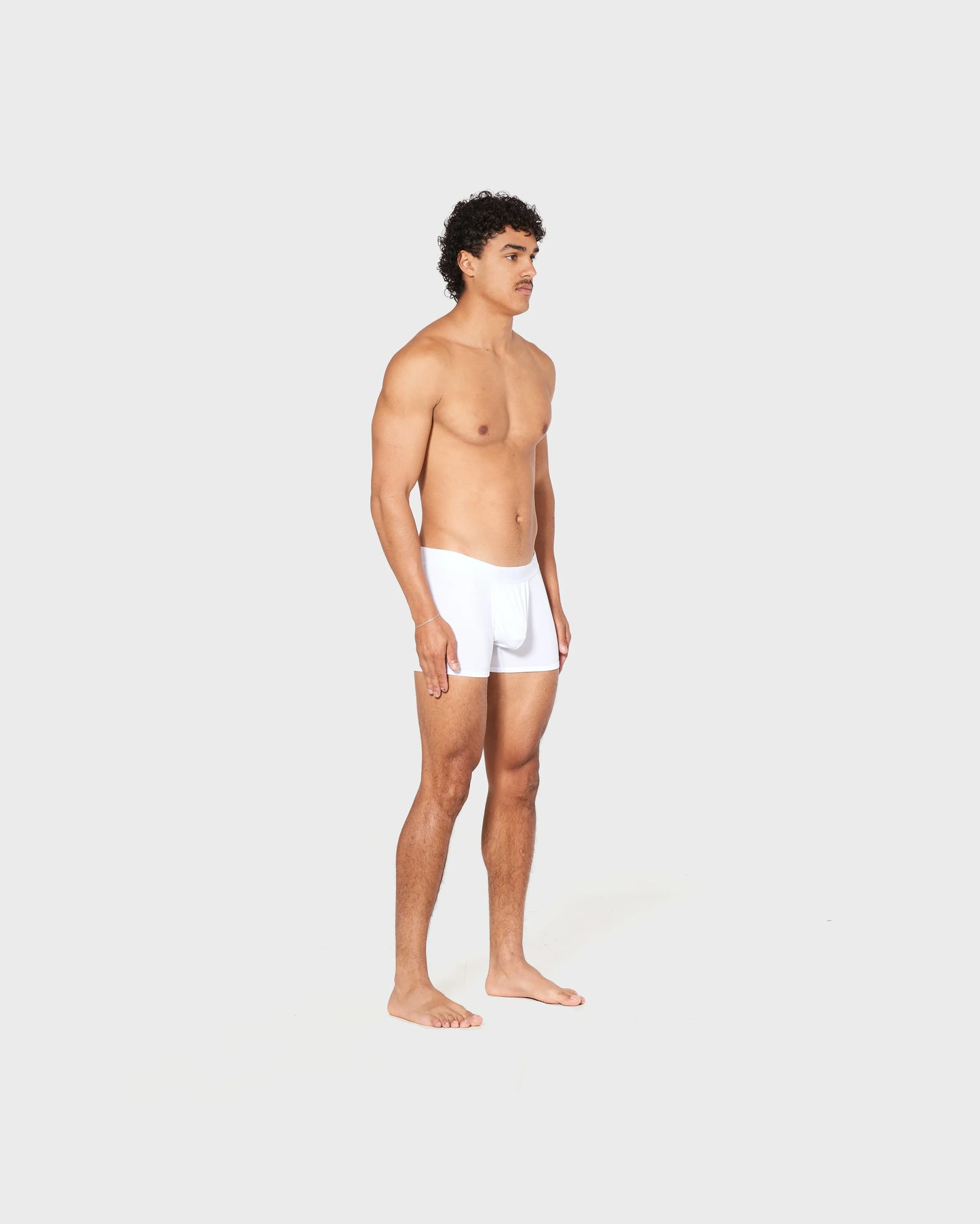 CLASSIC WHITE (BASIC)